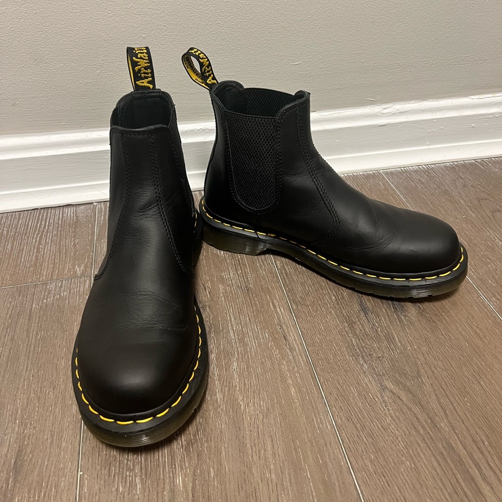 Dr. Martens 2976 Black Chelsea Boots Women Size 7
